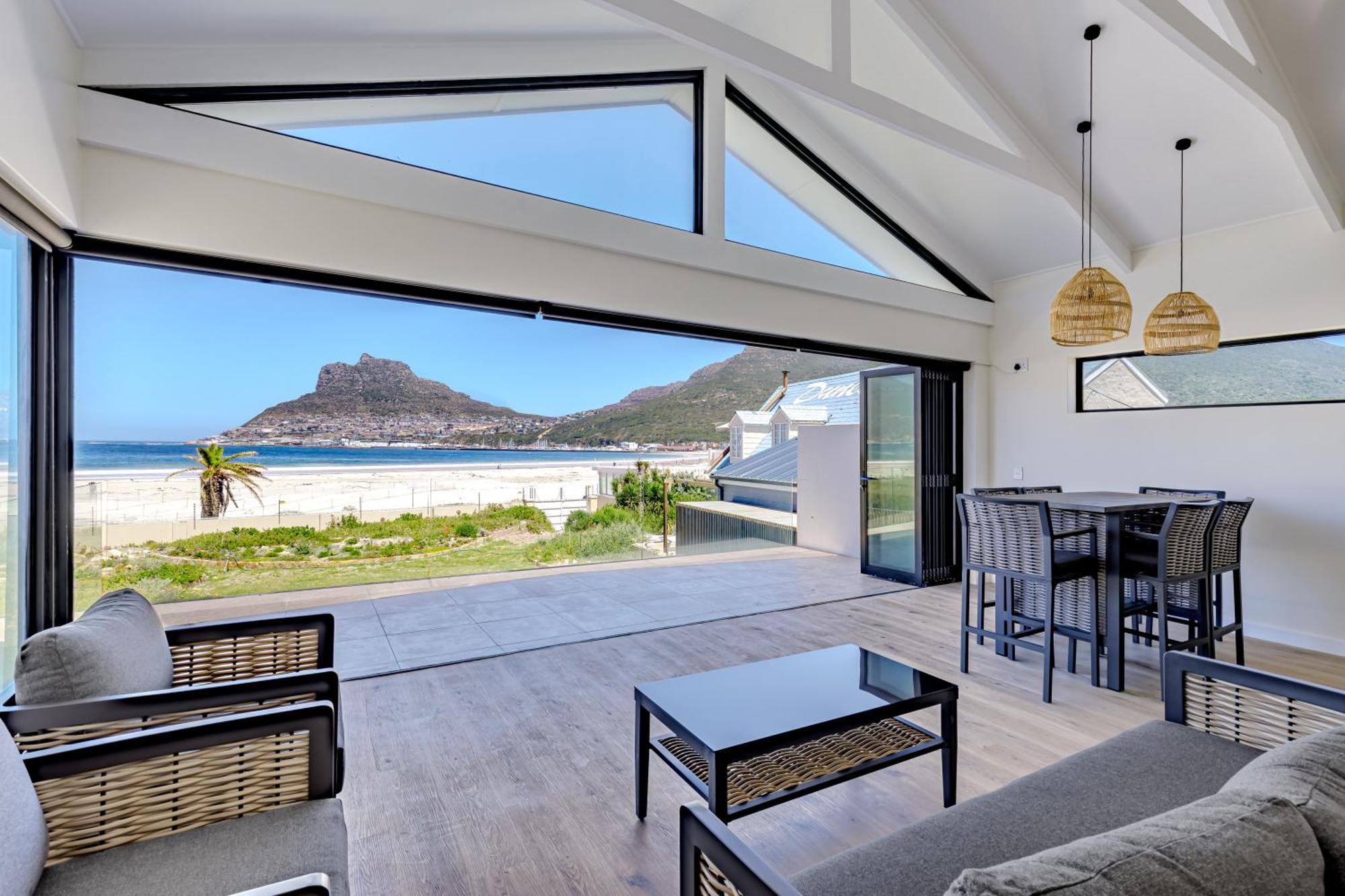 3 Bed With Fireplace & Sea Views From 2 Balconies * Hout Bay