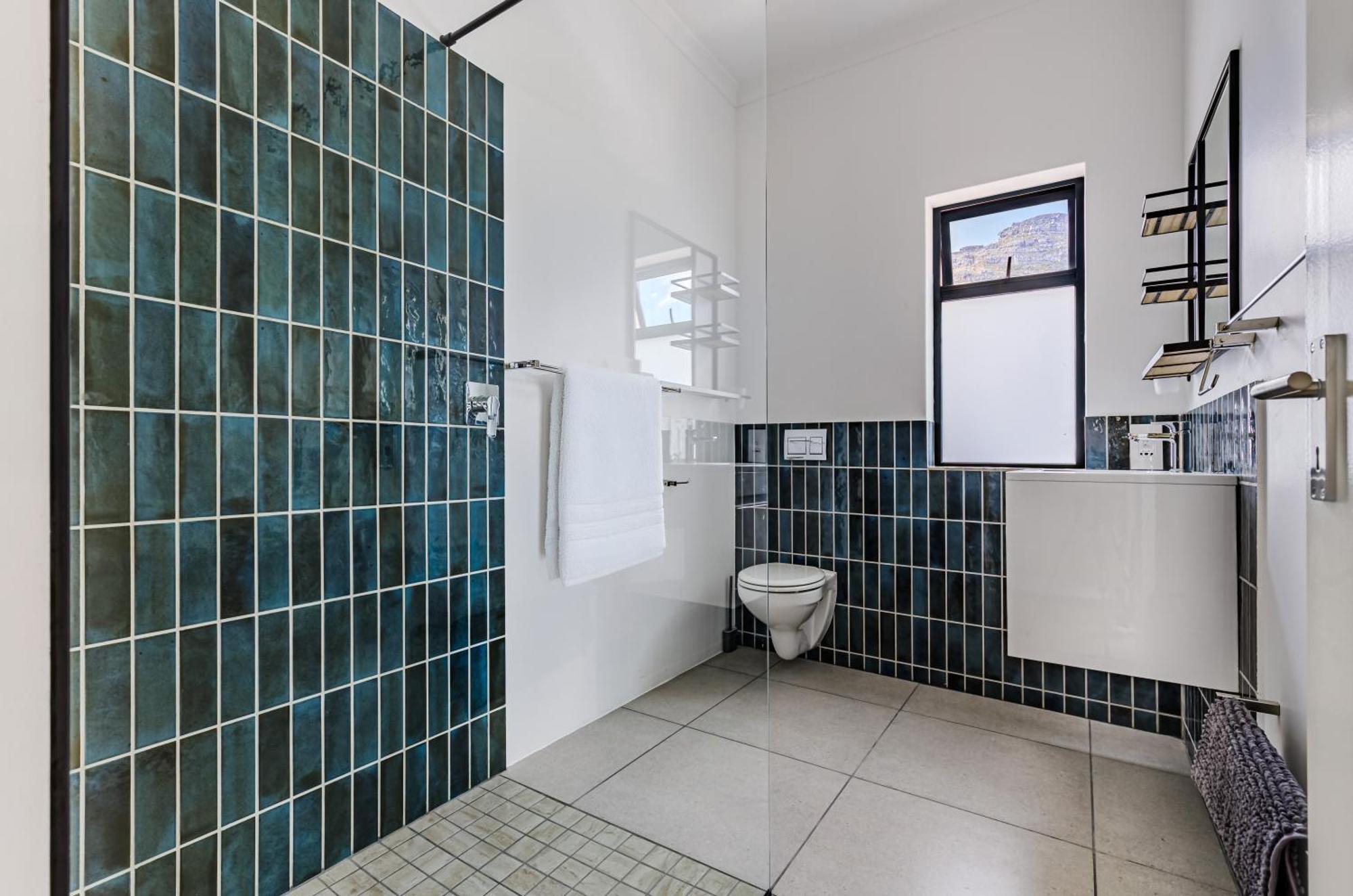 3 Bed With Fireplace & Sea Views From 2 Balconies Apartment Hout Bay