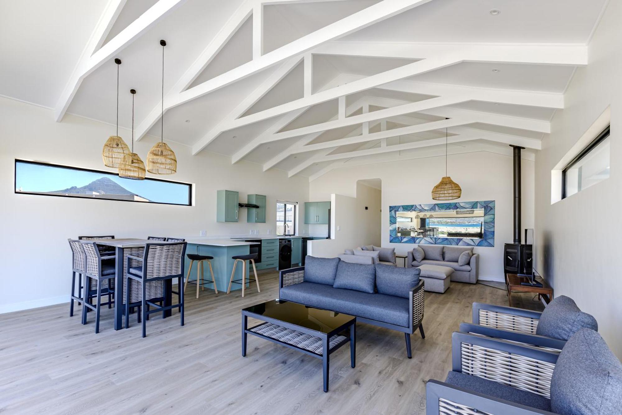 3 Bed With Fireplace & Sea Views From 2 Balconies Hout Bay
