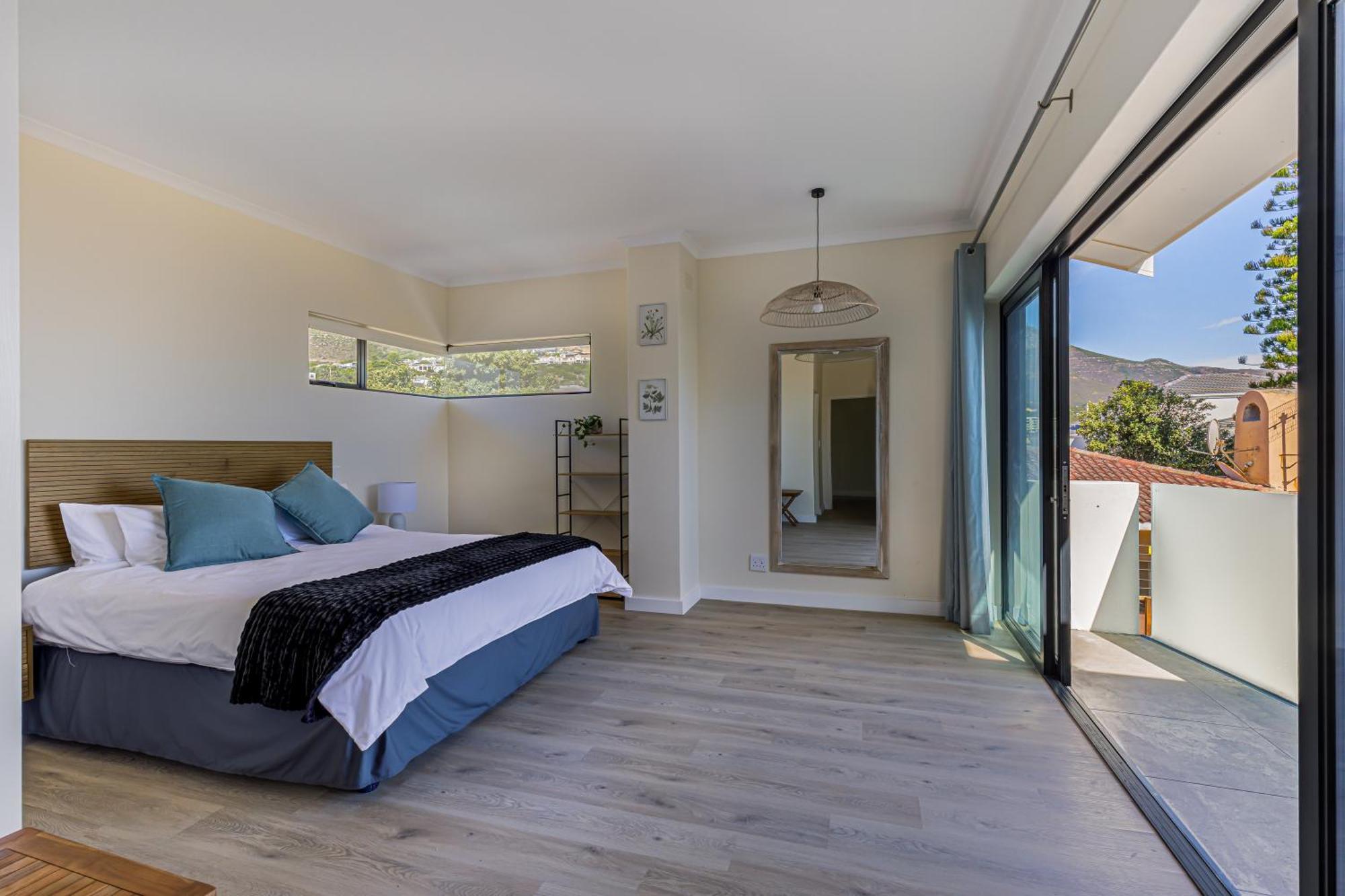 3 Bed With Fireplace & Sea Views From 2 Balconies Apartment