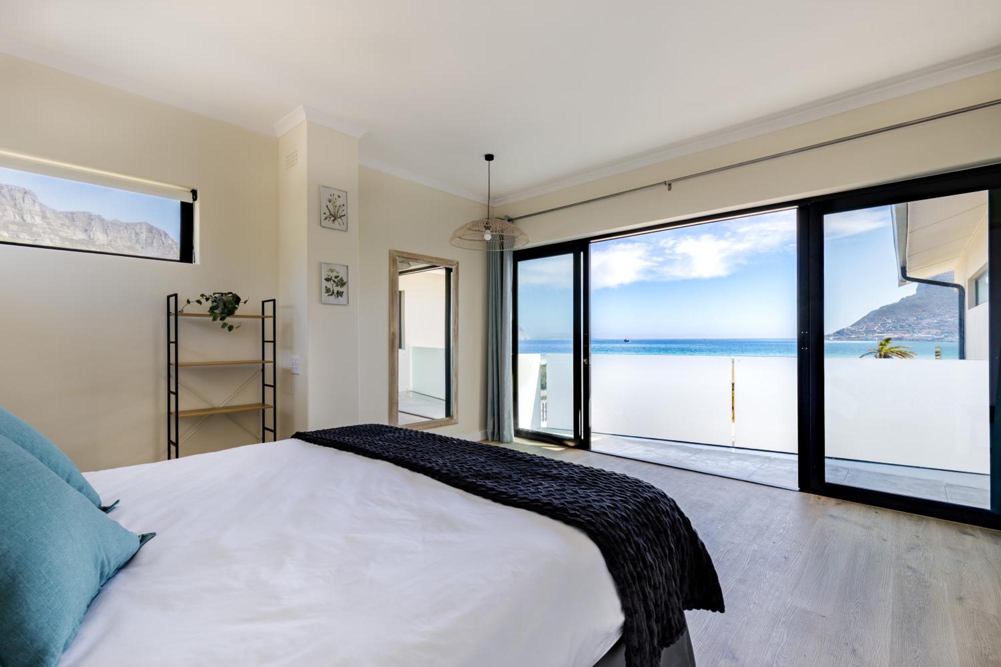 3 Bed With Fireplace & Sea Views From 2 Balconies * Hout Bay
